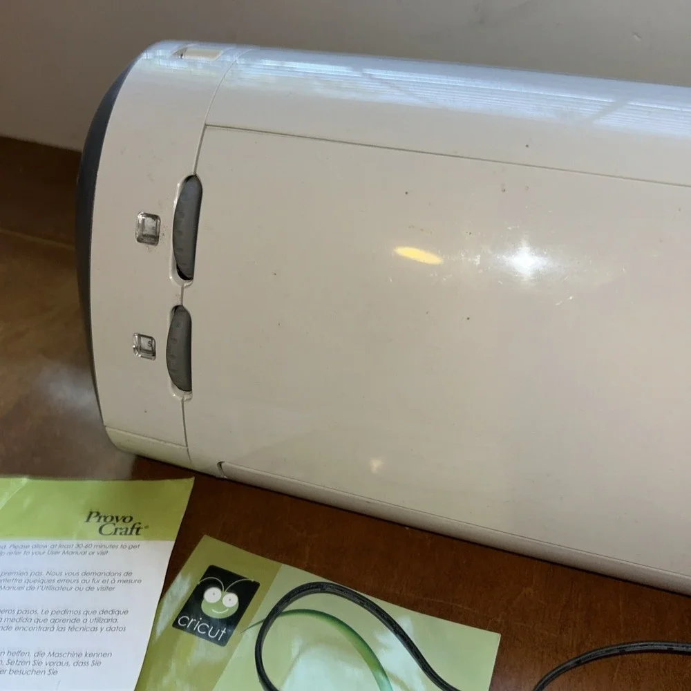 Provo Craft‎ Cricut Expression Model CRV001 Die Cutting Machine NO Power adapter